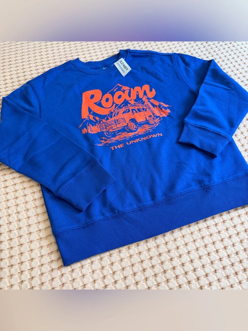 ✨ NWT Old Navy Boys Size Medium (8) Blue “Roam The Unknown” Graphic Sweatshirt